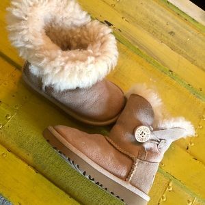 Ugg boots Toddler size 7